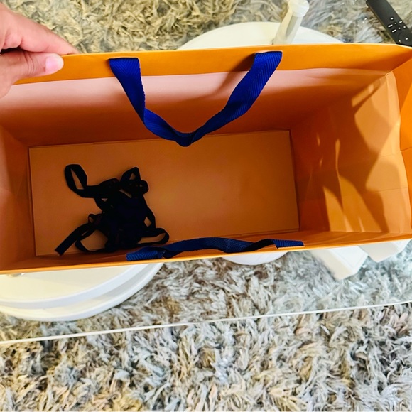 Louis Vuitton Authentic Dual Handle Shopping Bag - Picture 3 of 5